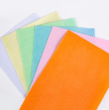 Kain Nonwoven Spunlace Warna yang Dapat Disesuaikan: Opsi Inovatif Membuka Dimensi Baru dalam Aplikasi Material